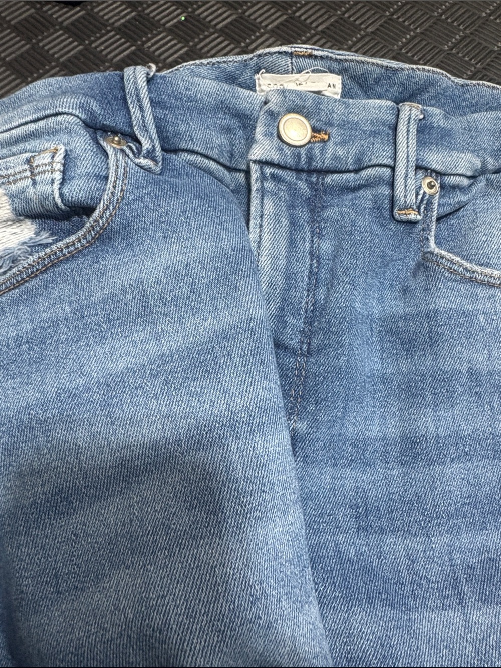 Good American Skinny Jeans in Medium Blue Denim